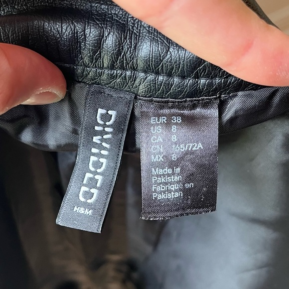 Pleather mini skirt with snap buttons and pockets - Picture 6 of 6